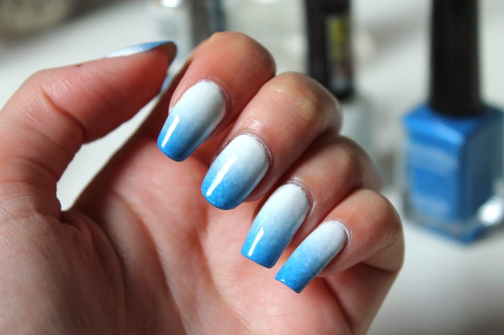 HOW TO | BLUE OMBRE NAIL-ART (5 EASY STEPS)