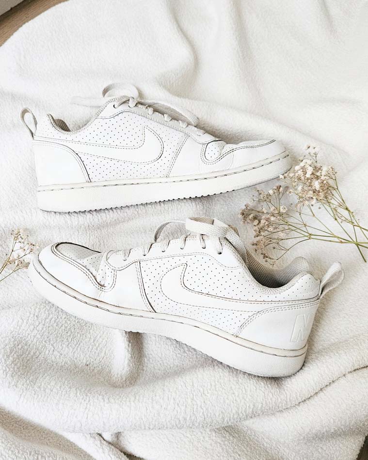 witte sneakers weer wit maken