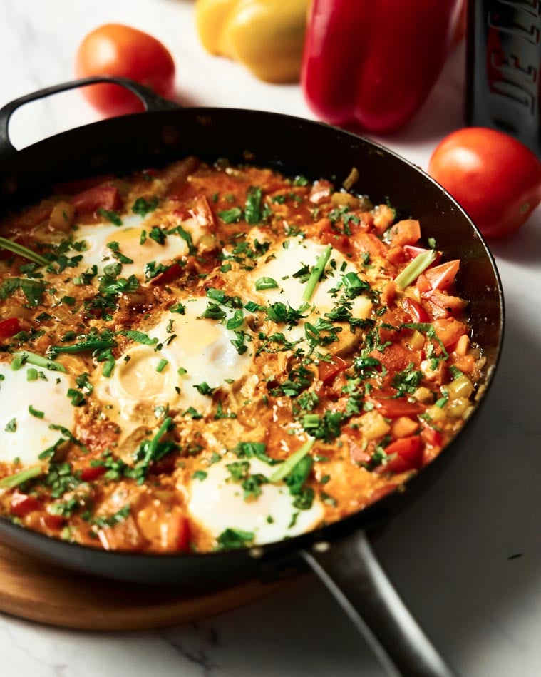 herfst maaltijden shakshuka met ei en peterselie