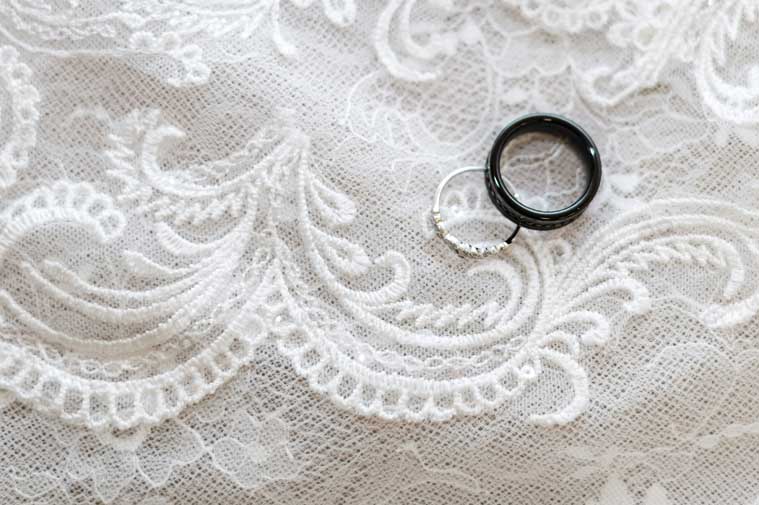 kanten trouwjurken: verschillende soorten kanten bruidsjurken. Hoe kies je een kanten trouwjurk die bij je past?