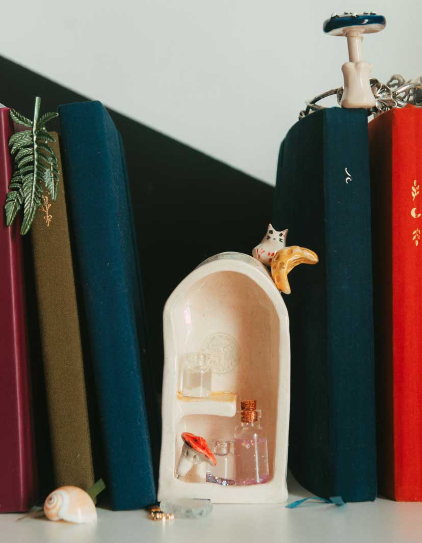 zelf een book nook maken | DIY miniatuurwereld voor op je boekenplank | Book nook DIY kit